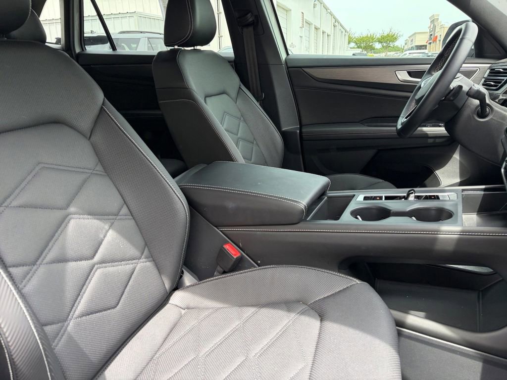 Certified 2024 Volkswagen Atlas Cross Sport SE FWD image 29