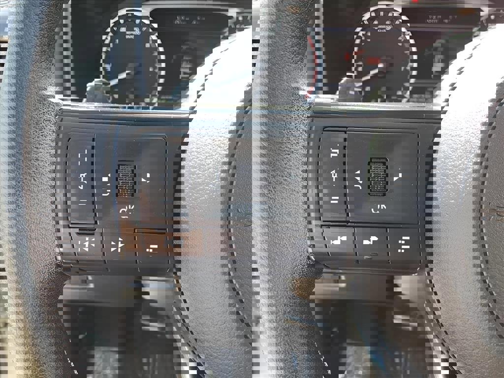 Used 2023 Nissan Rogue S image 24