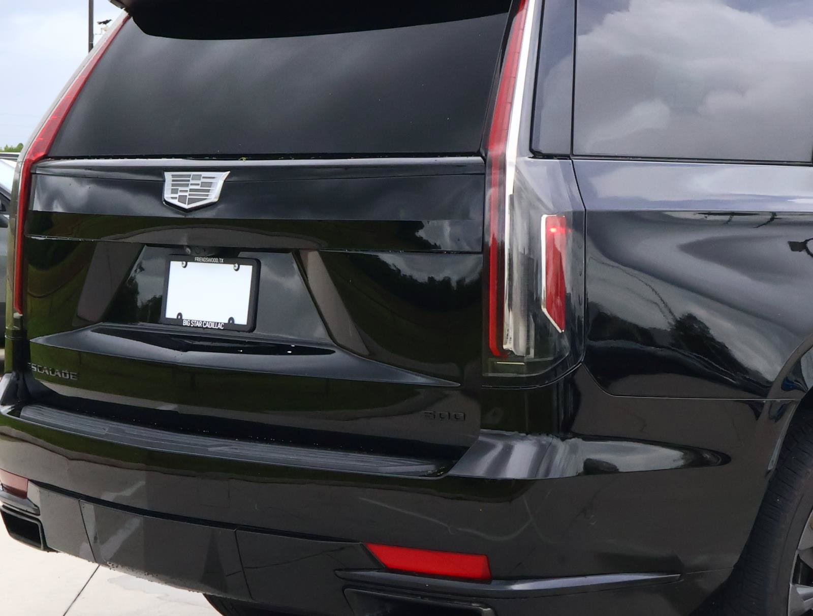 Used 2023 Cadillac Escalade Sport Platinum w/ LPO, ONYX Package AWD/4WD image 11