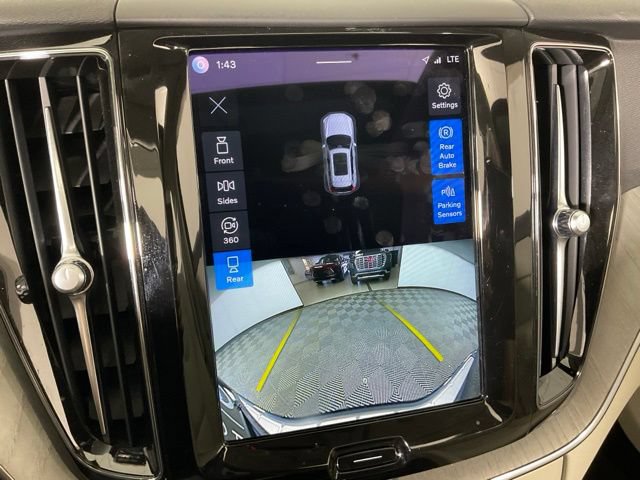 Used 2023 Volvo XC60 B5 Plus w/ Climate Package AWD/4WD image 12