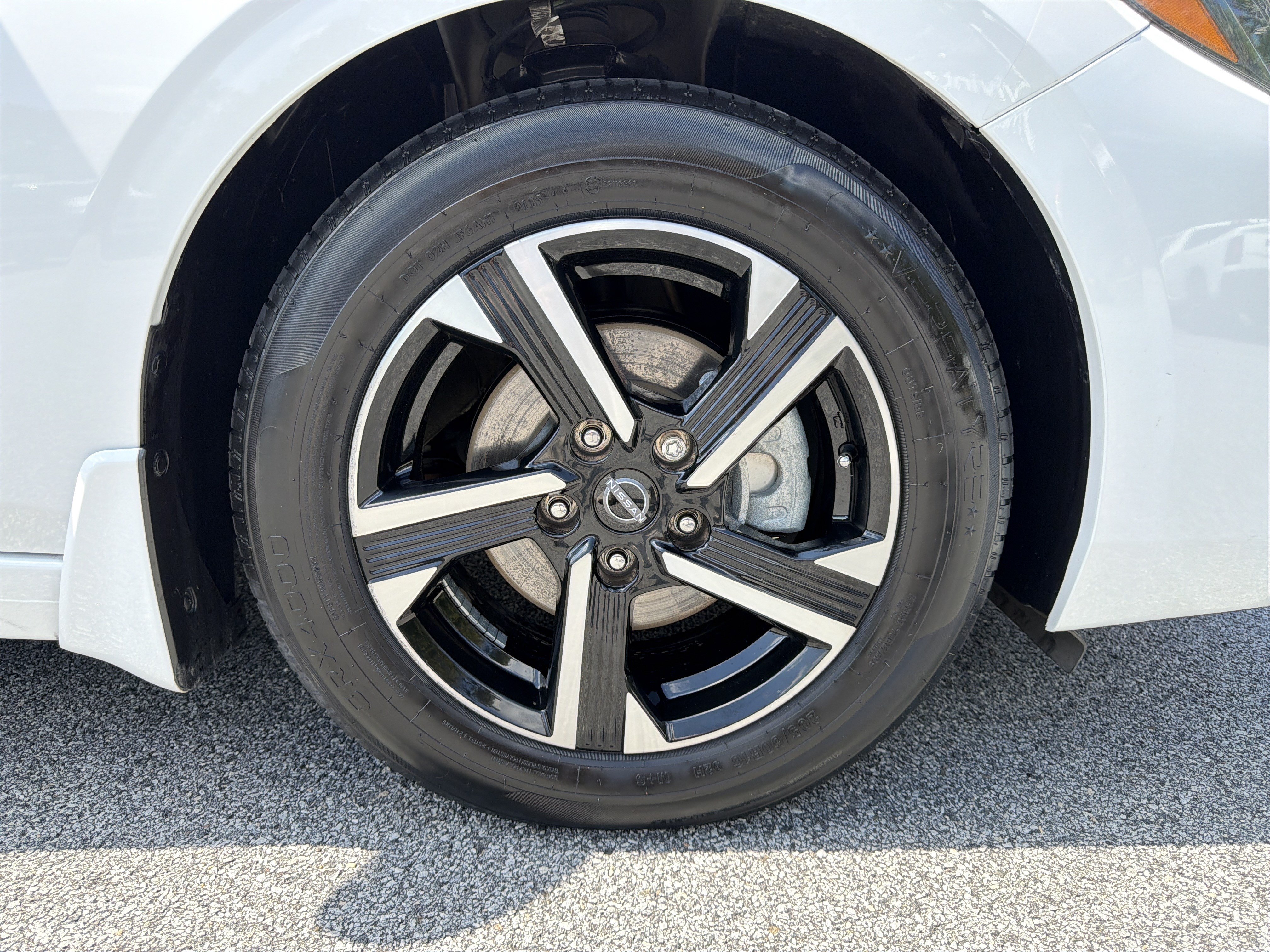 Used 2025 Nissan Sentra SV FWD image 14