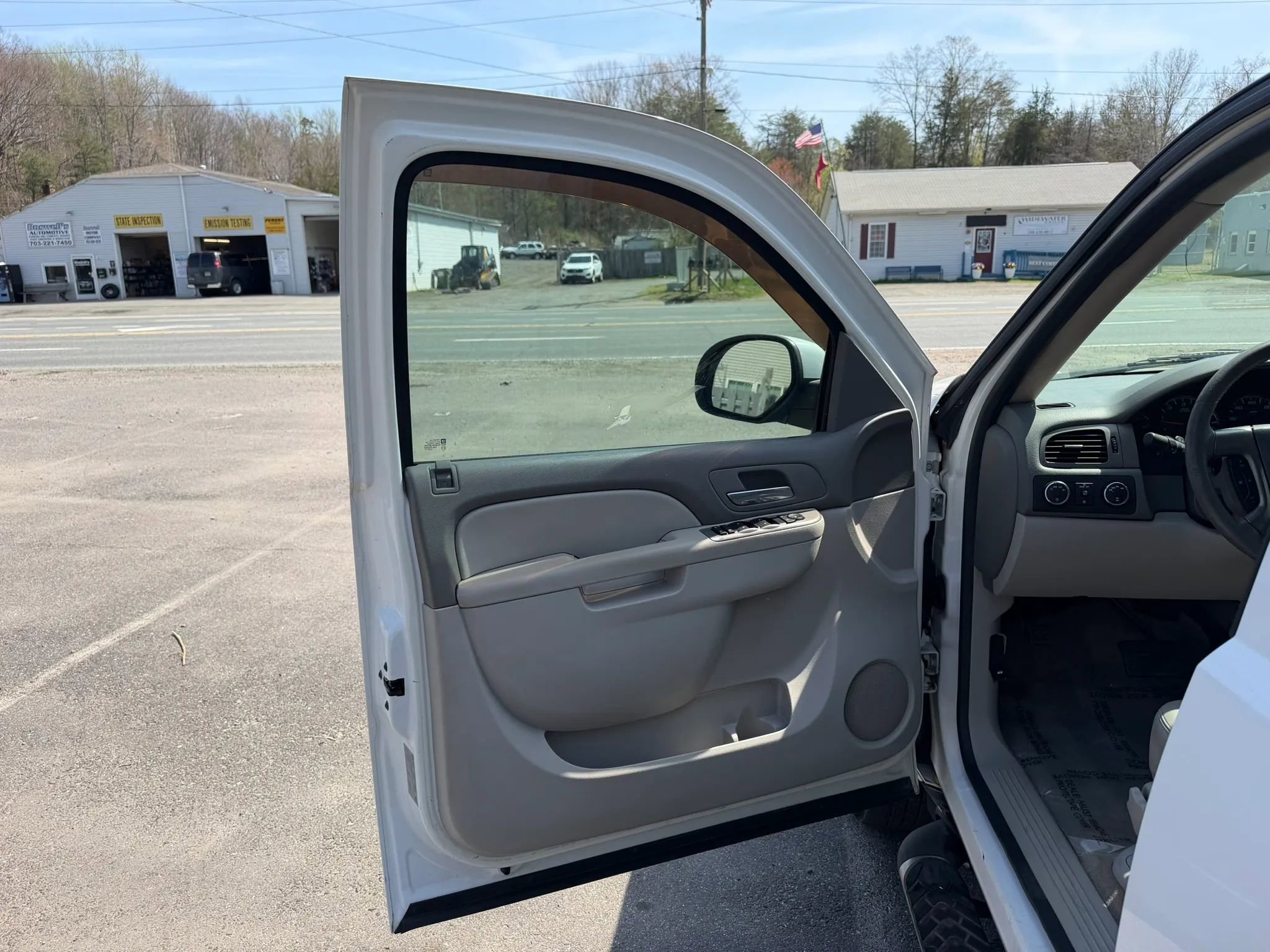 Used 2011 Chevrolet Avalanche LT w/ Suspension Package, Off-Road image 22