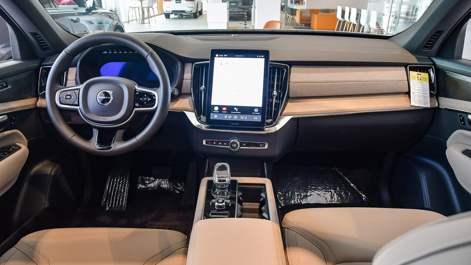 Used 2025 Volvo XC90 B5 Plus w/ Protection Package Premier image 14