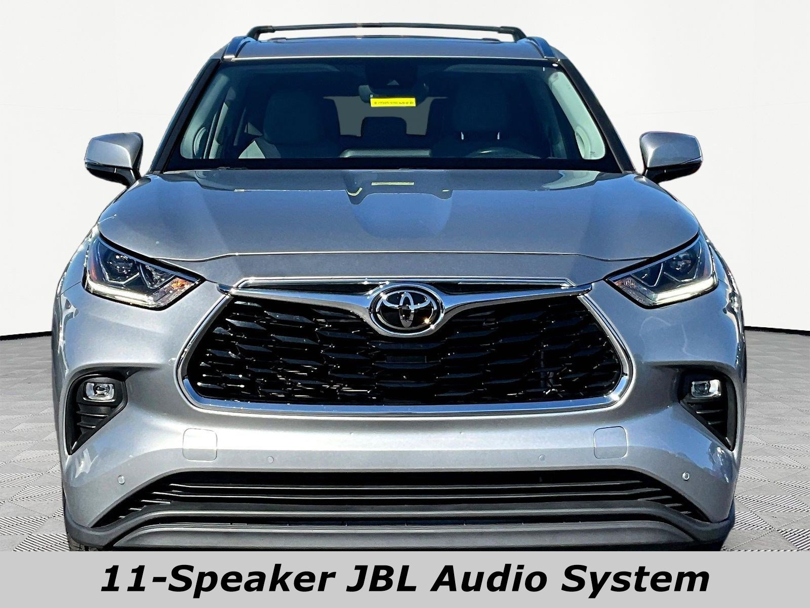 Used 2022 Toyota Highlander Limited AWD/4WD image 2
