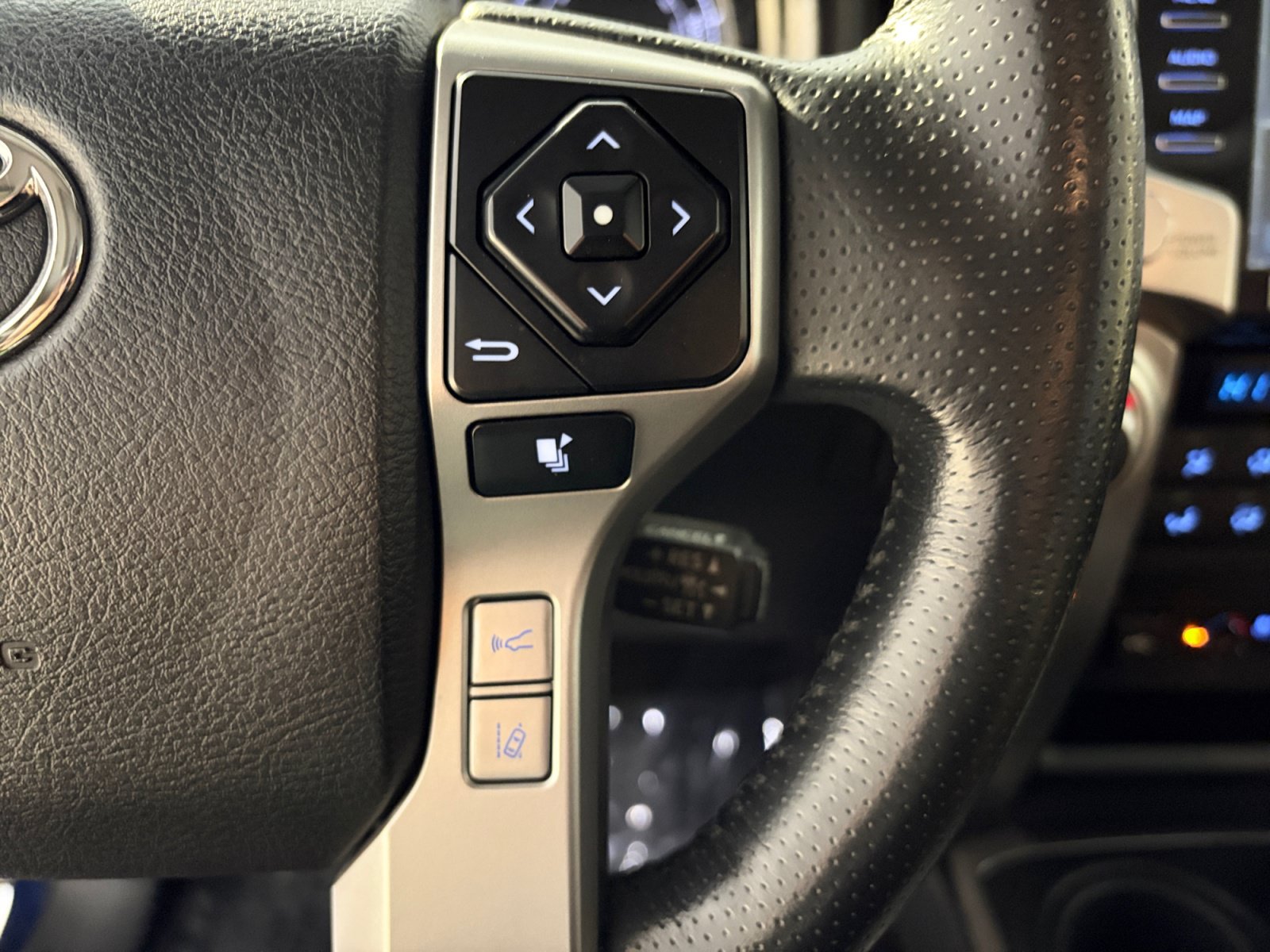 Used 2022 Toyota 4Runner Limited AWD/4WD image 38