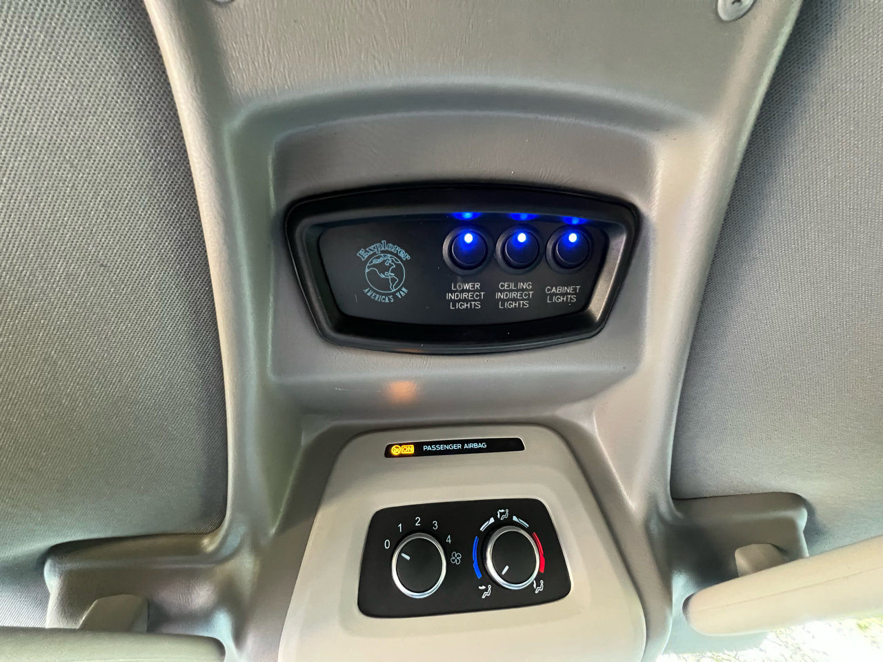 Used 2022 Ford Transit 250 Medium Roof AWD image 28