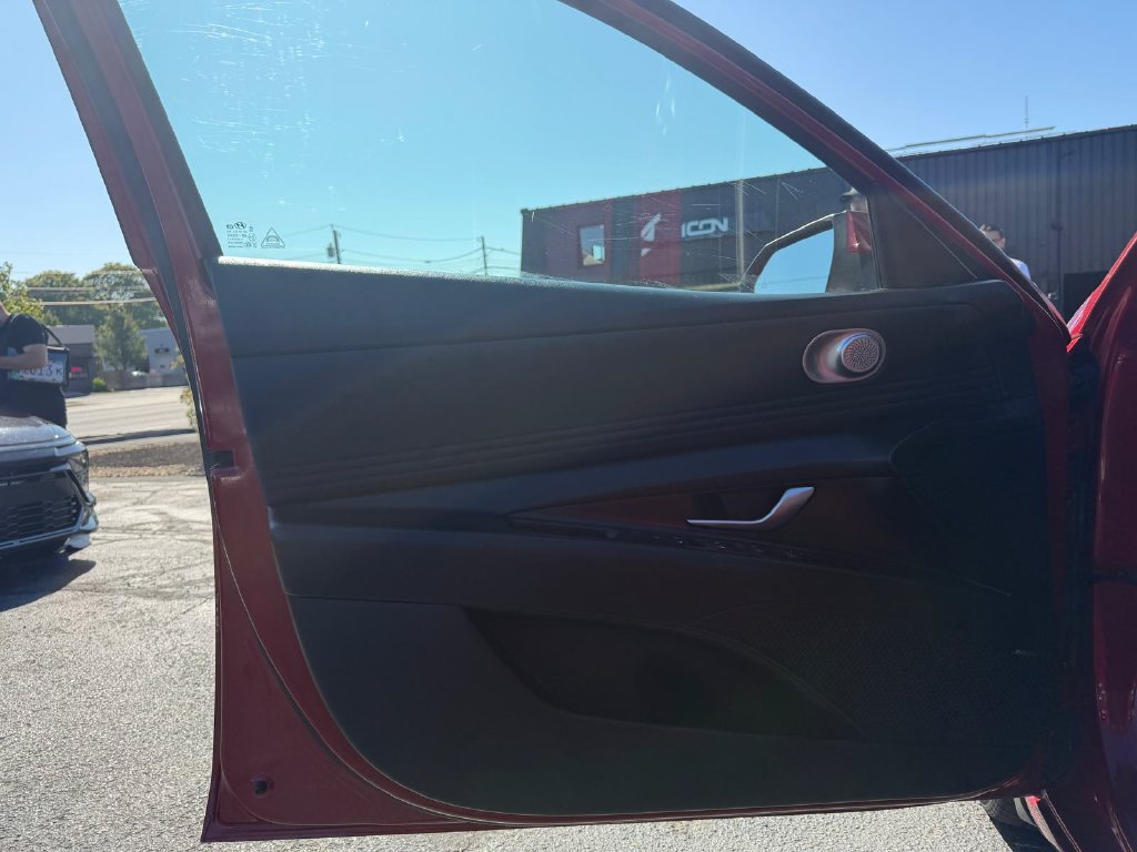 Used 2023 Hyundai Elantra Limited FWD image 18