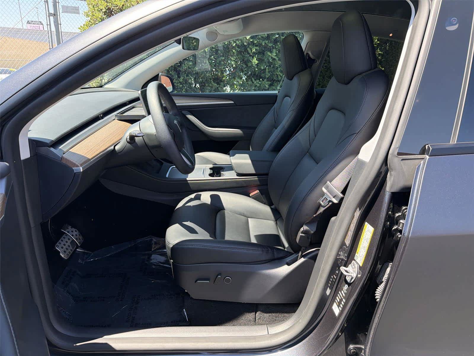 Used 2025 Tesla Model Y Long Range AWD/4WD image 12