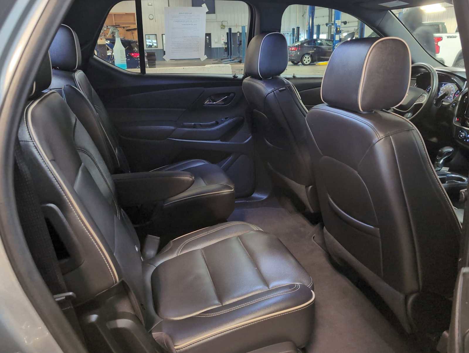 Used 2023 Chevrolet Traverse Premier image 27