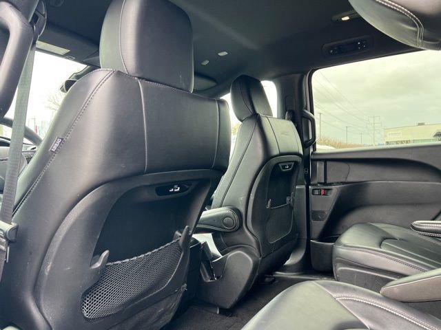 Used 2024 Chrysler Pacifica Select image 11