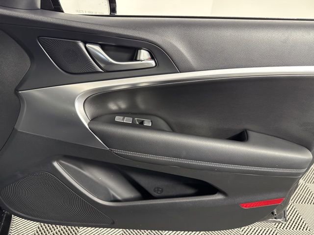 Used 2025 Genesis G70 2.5T image 24