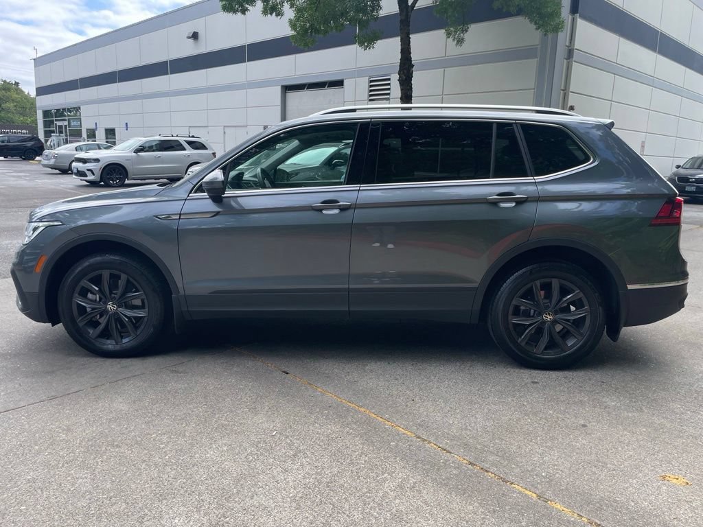 Used 2024 Volkswagen Tiguan SE AWD/4WD image 30