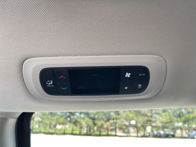 Used 2017 Chrysler Pacifica Touring-L w/ Tire & Wheel Group FWD image 30