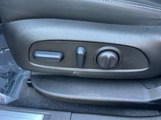 Used 2023 GMC Acadia SLT image 28