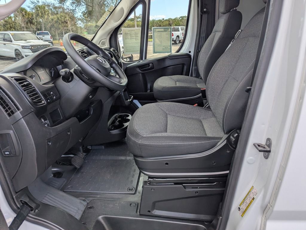 Used 2025 RAM ProMaster 2500 w/ Convenience Group image 10