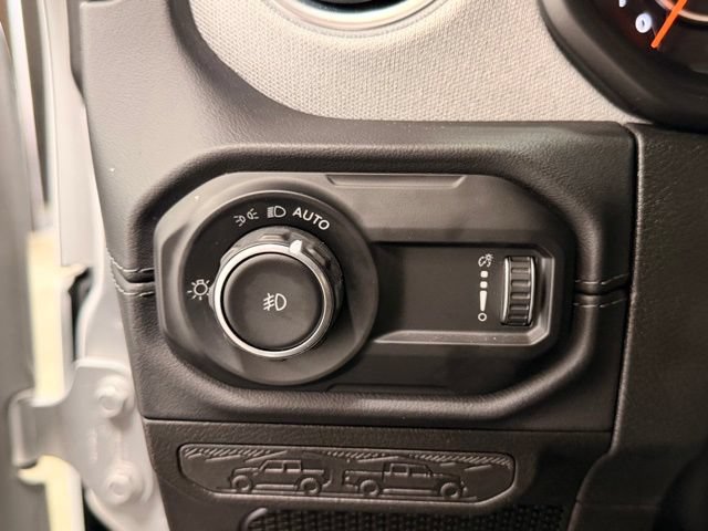 Used 2024 Jeep Wrangler Unlimited Sahara w/ Technology Group AWD/4WD image 22