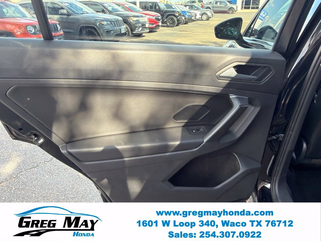Used 2021 Volkswagen Tiguan SE w/ Panoramic Sunroof Package FWD image 22