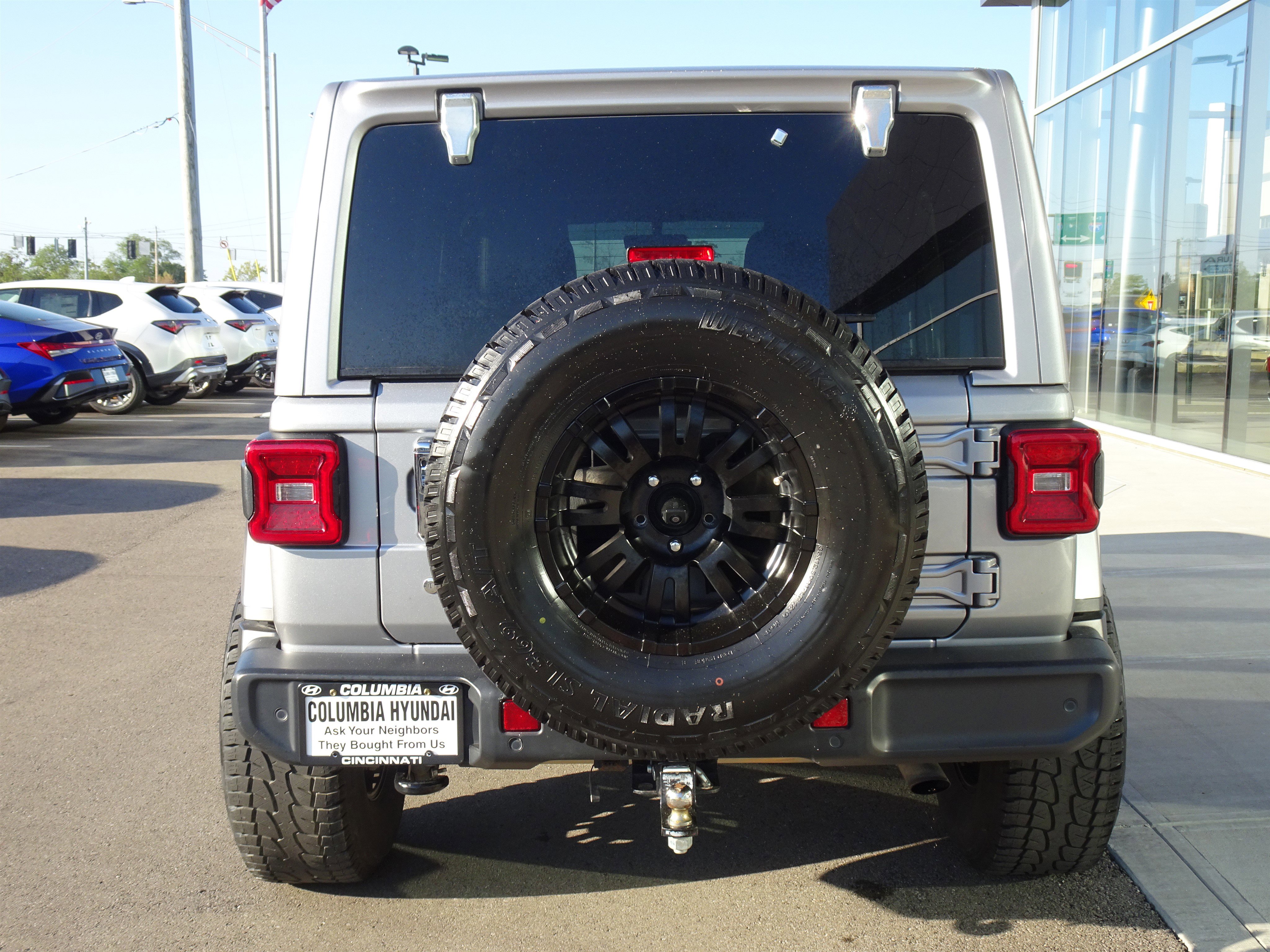 Used 2018 Jeep Wrangler Unlimited Sahara image 4