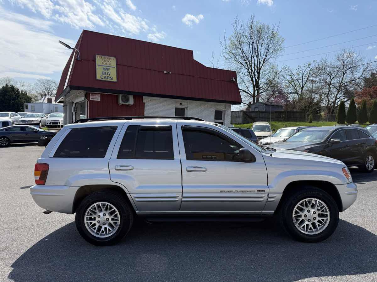 Used 2004 Jeep Grand Cherokee Limited w/ Cold Weather Group AWD/4WD image 8