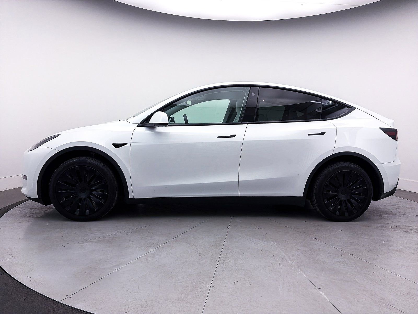 Used 2023 Tesla Model Y Long Range image 34