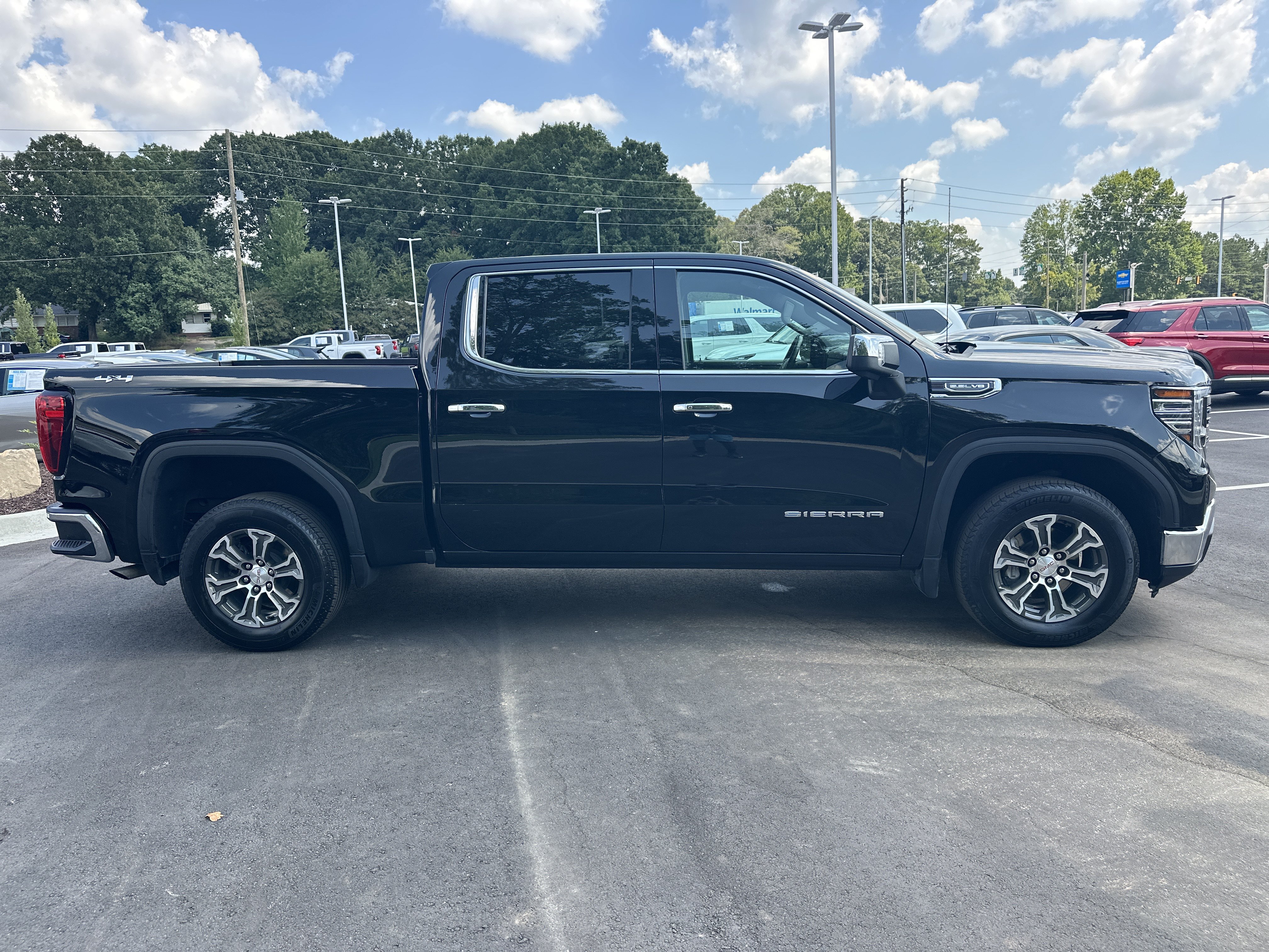 Used 2025 GMC Sierra 1500 SLT AWD/4WD image 9