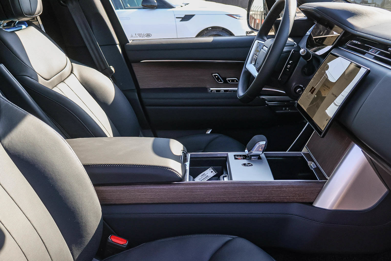 New 2026 Land Rover Range Rover SE AWD/4WD image 16