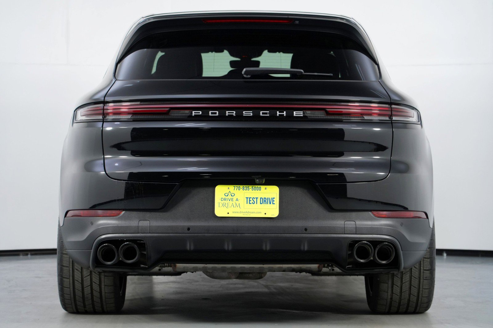 Used 2024 Porsche Cayenne w/ Sport Chrono Package image 11