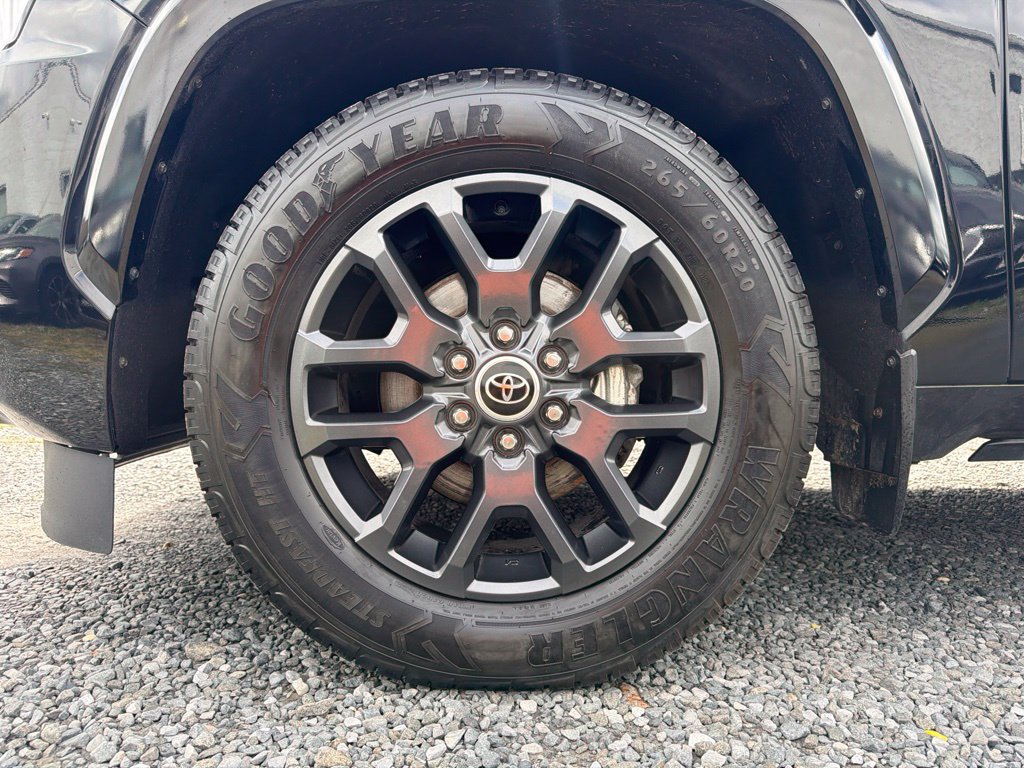 Used 2023 Toyota Sequoia Platinum AWD/4WD image 6