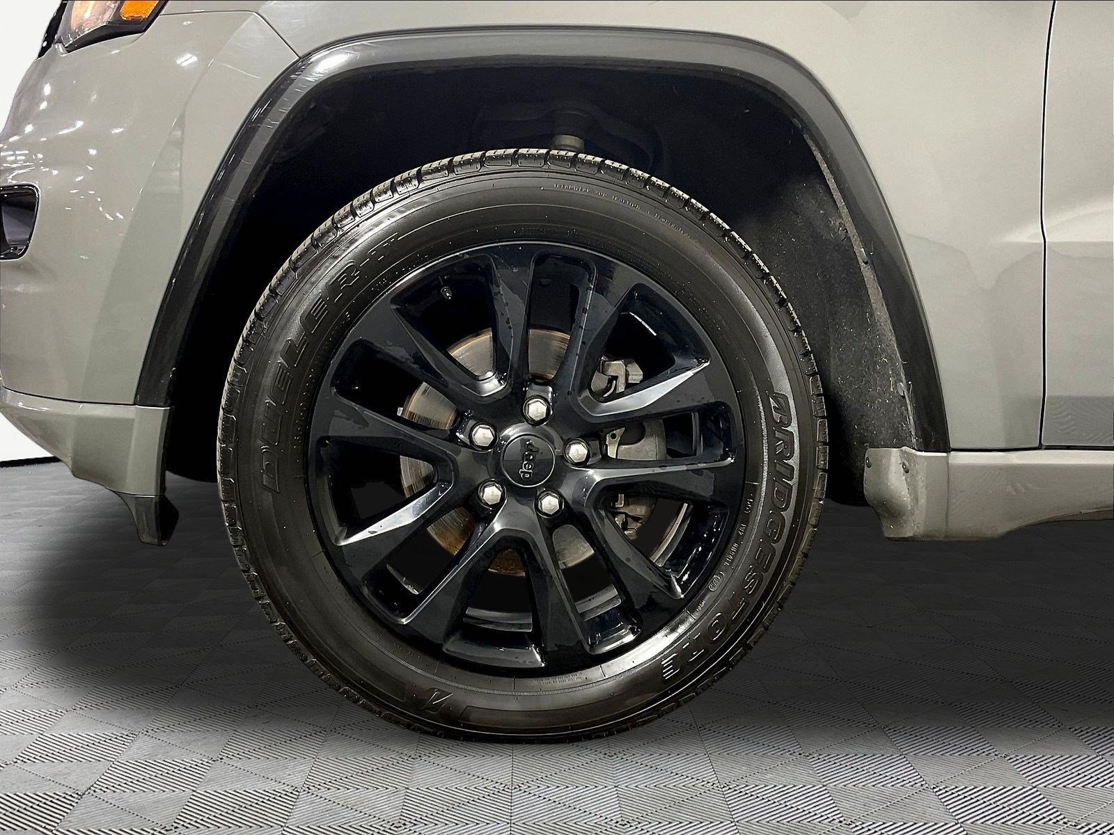 Used 2019 Jeep Grand Cherokee Altitude AWD/4WD image 34