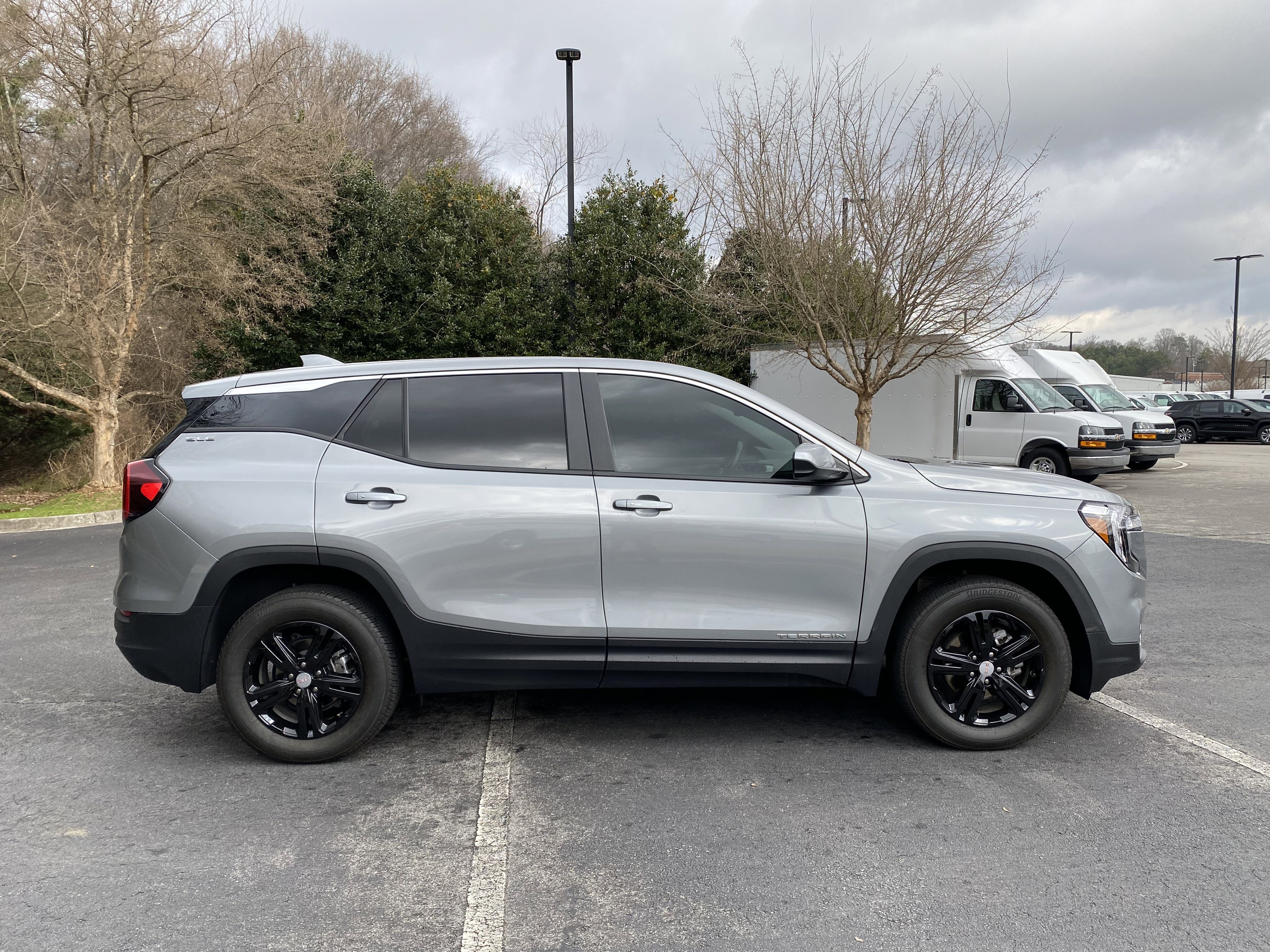 Used 2024 GMC Terrain SLE image 10