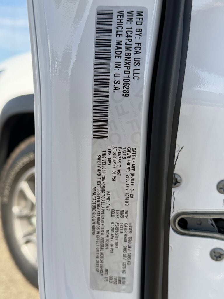 Used 2023 Jeep Cherokee Trailhawk w/ Trailer Tow Group AWD/4WD image 32