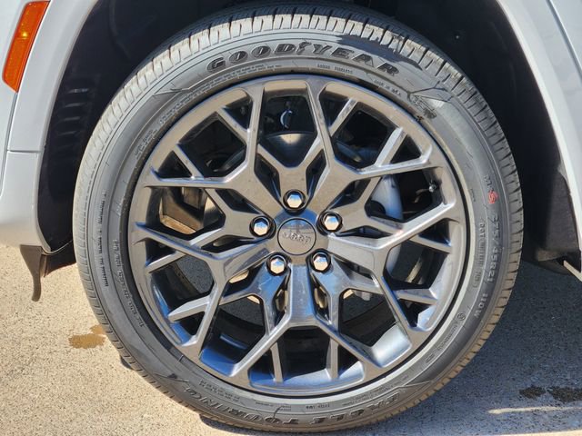 New 2026 Jeep Grand Cherokee Summit image 7