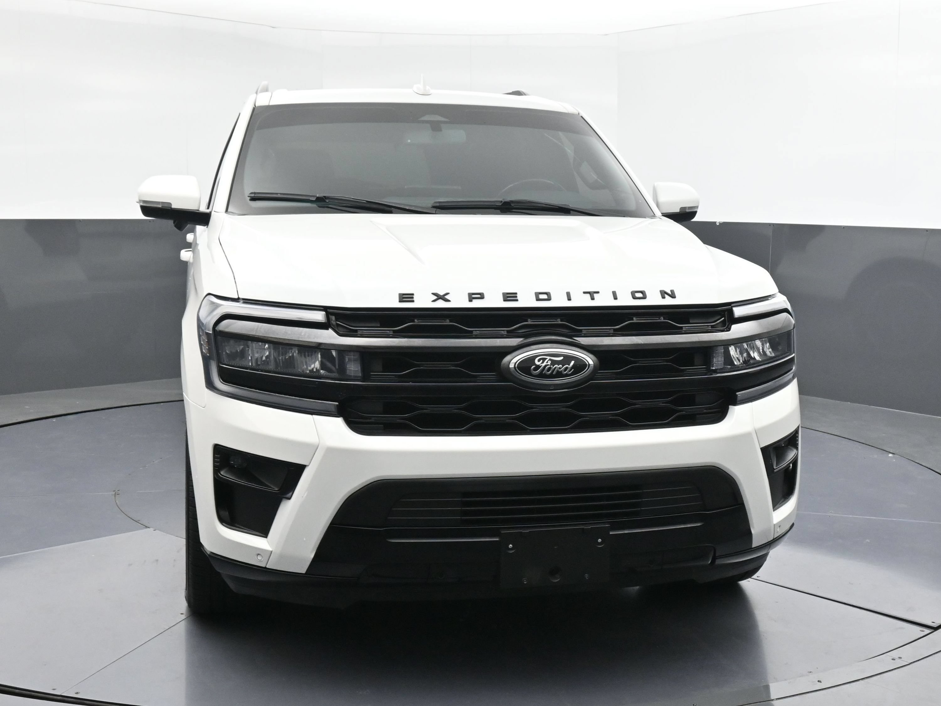 Used 2023 Ford Expedition Limited RWD image 2