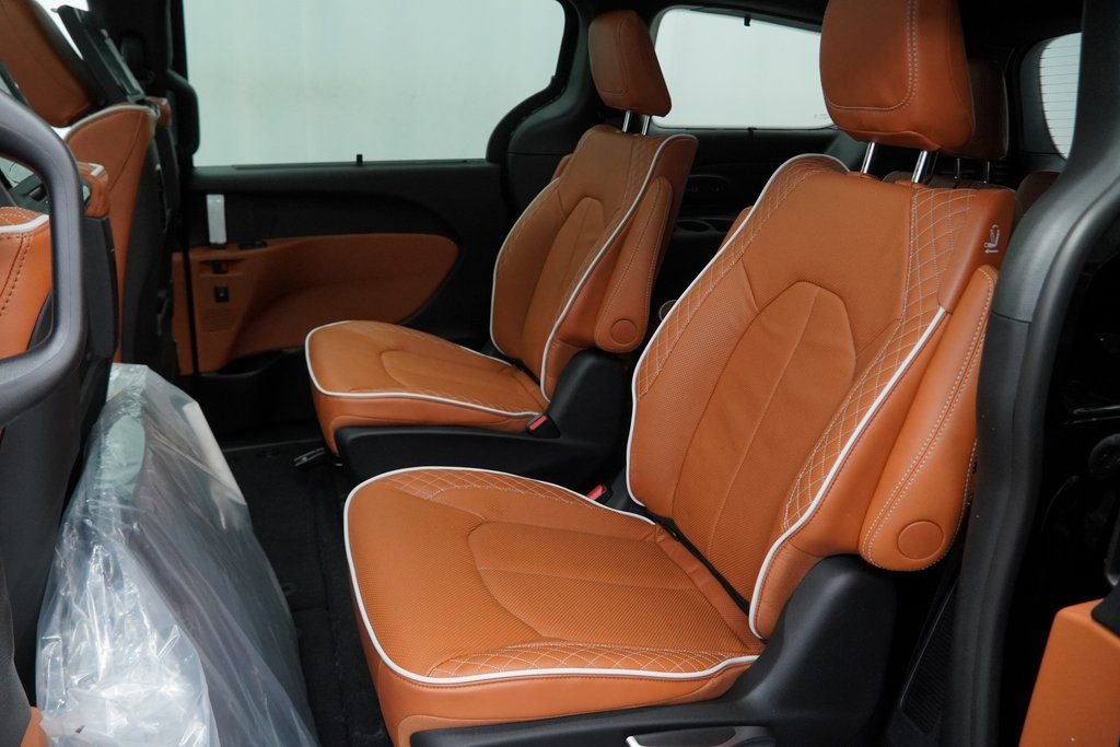 New 2026 Chrysler Pacifica Pinnacle image 17