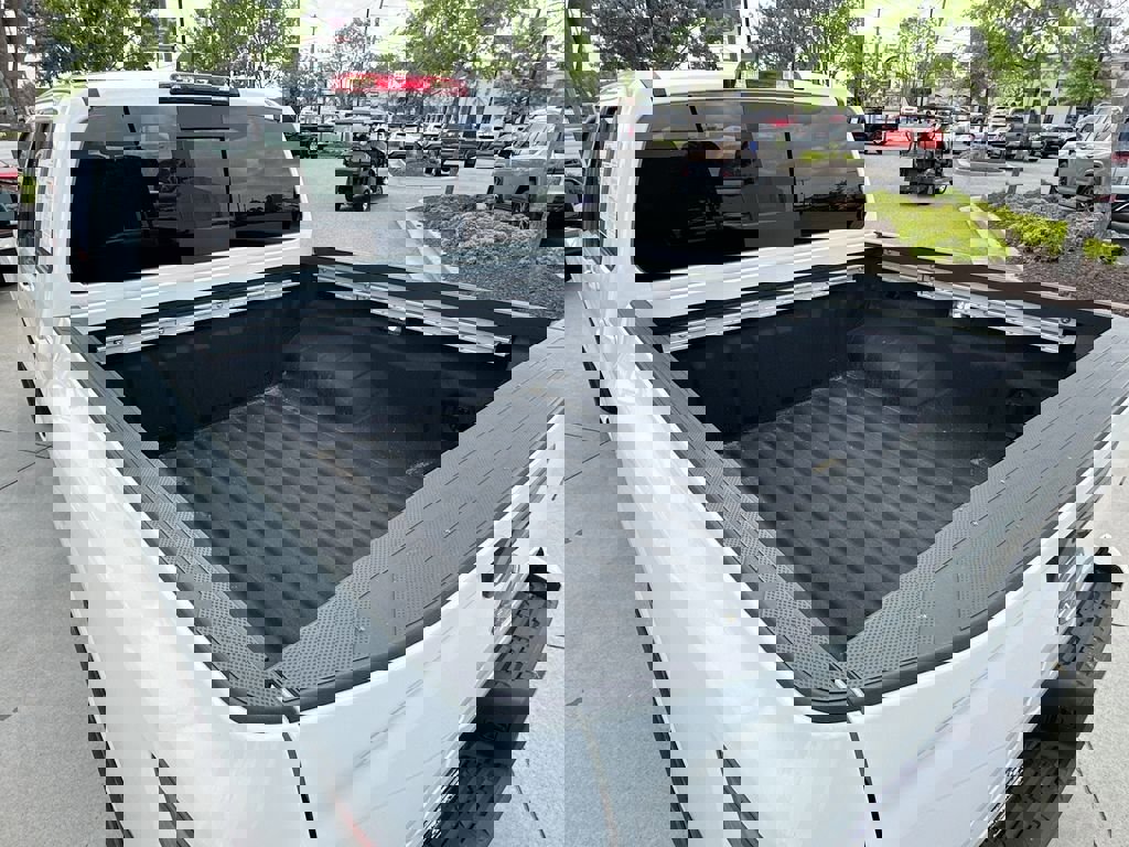 Used 2024 Nissan Frontier SV w/ SV Convenience Package image 32