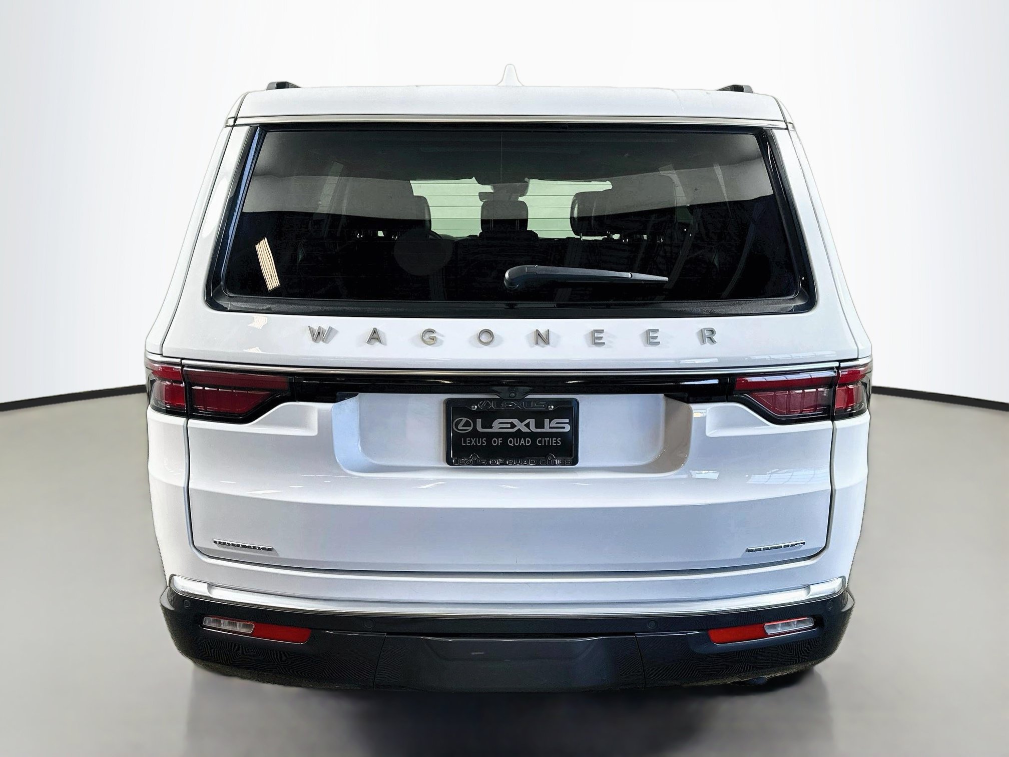 Used 2022 Jeep Wagoneer Series III w/ Premium Group I AWD/4WD image 6