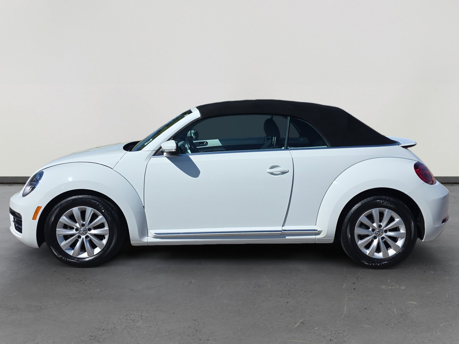 Used 2019 Volkswagen Beetle 2.0T S image 2