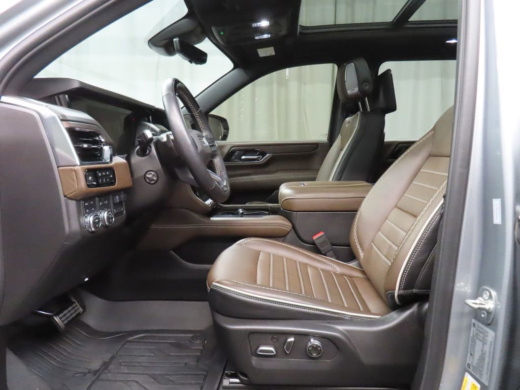 Used 2025 GMC Yukon XL Denali Ultimate AWD/4WD image 12