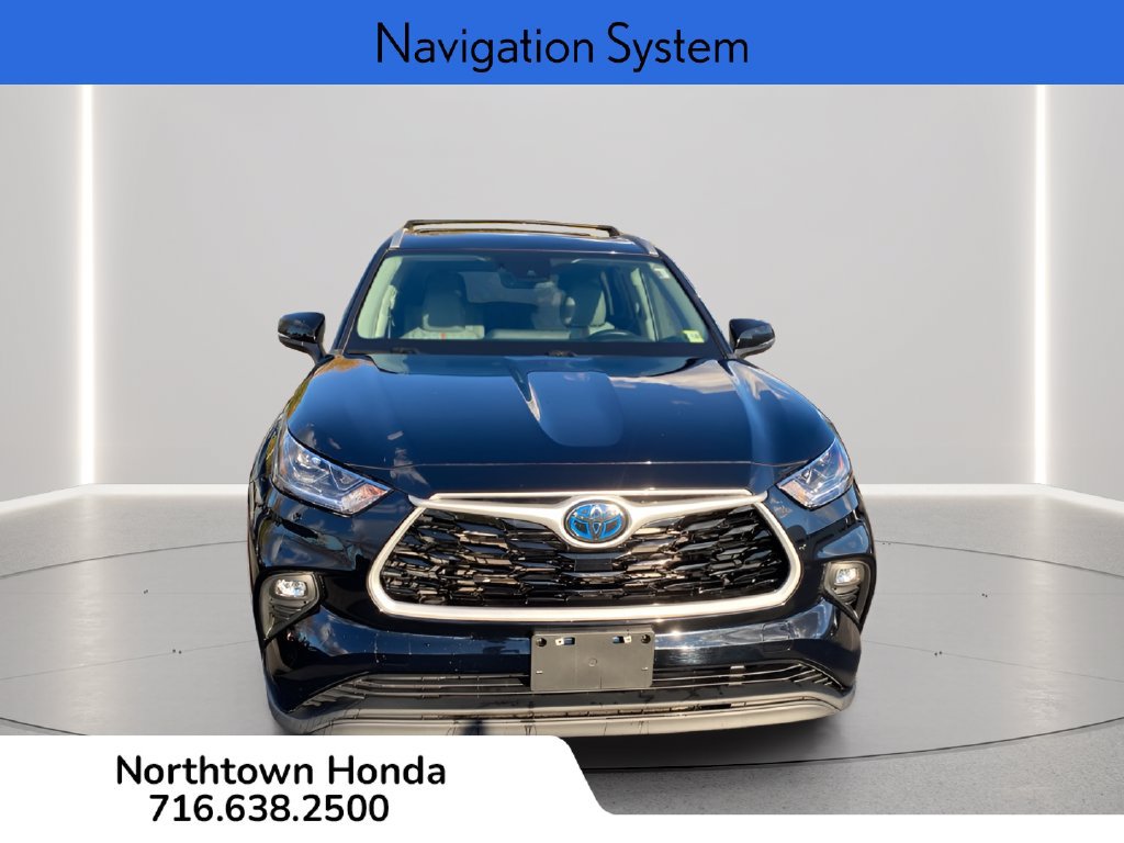 Used 2023 Toyota Highlander Bronze Edition FWD image 3