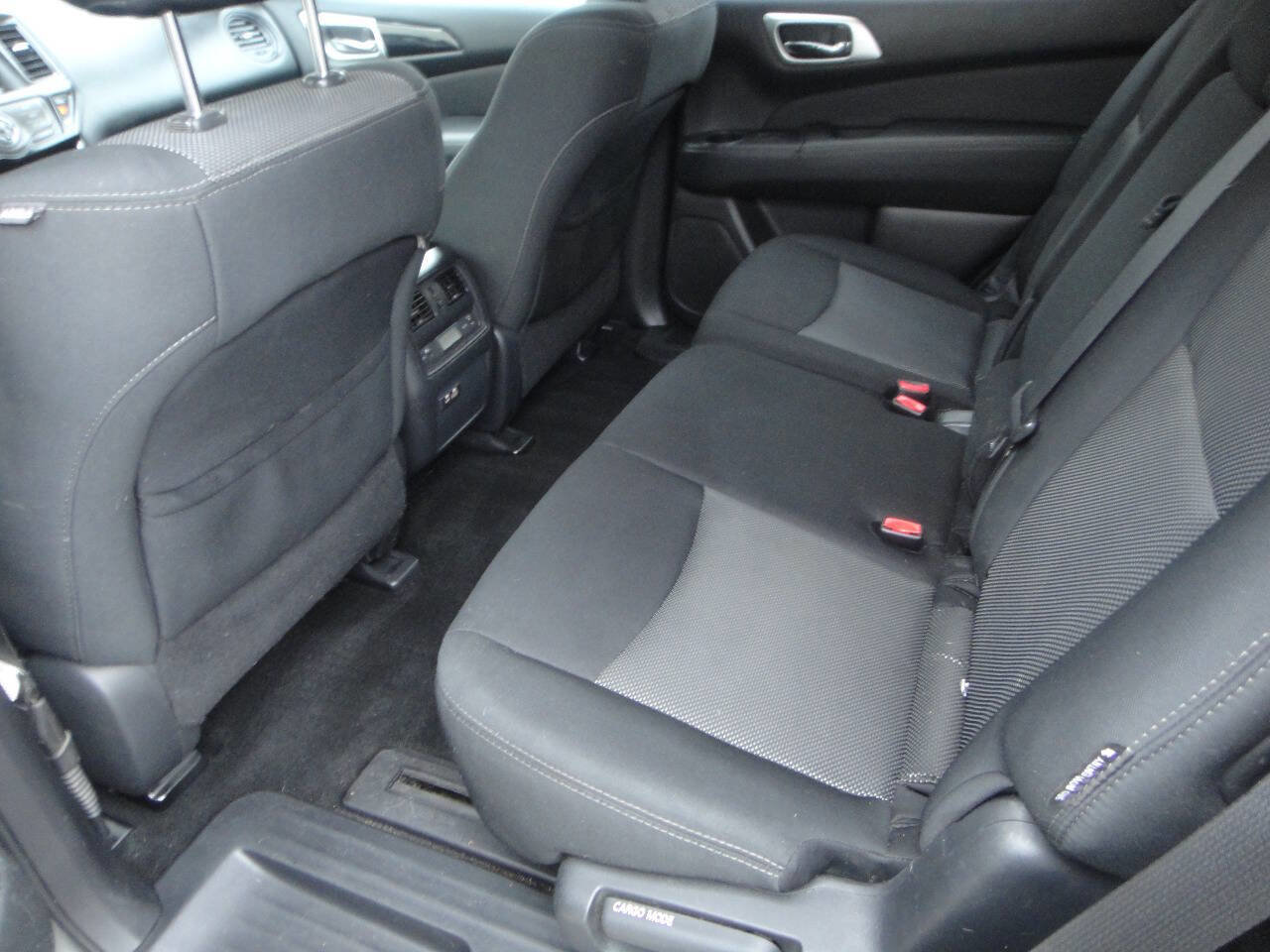 Used 2019 Nissan Pathfinder S image 10