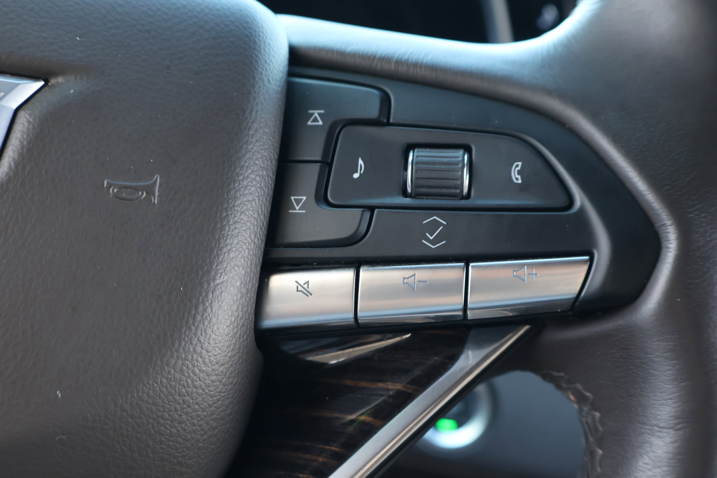 Used 2021 Cadillac Escalade Premium Luxury w/ Driver Assist Tech Package image 26