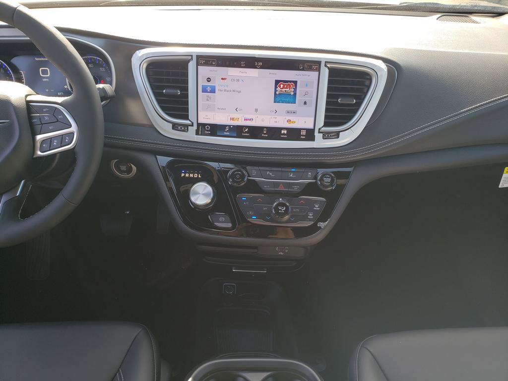 New 2026 Chrysler Pacifica Select image 16
