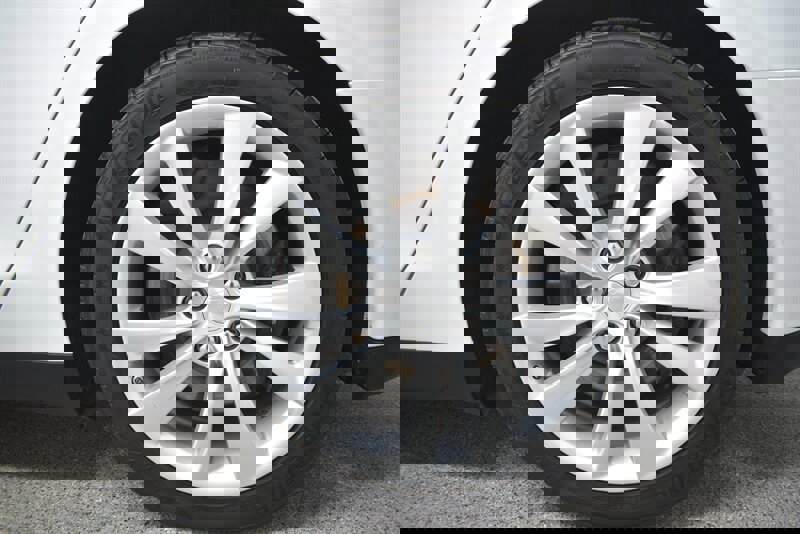 Used 2015 Tesla Model S 85D image 33