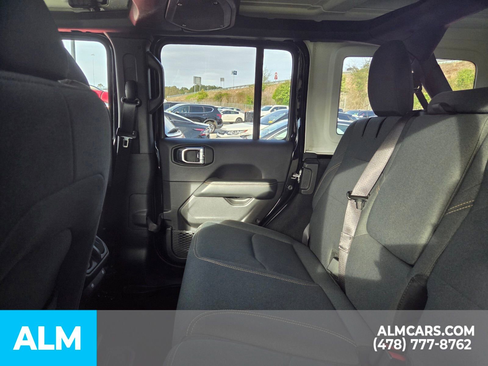 Used 2025 Jeep Wrangler Unlimited Sahara w/ Safety Group image 9