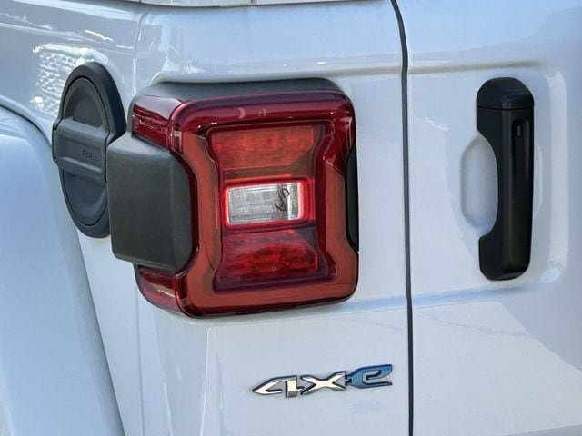 Used 2021 Jeep Wrangler Unlimited Sahara w/ Cold Weather Group AWD/4WD image 7