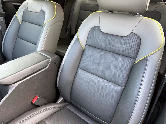Used 2025 Chevrolet Trax ACTIV w/ Sunroof Package image 17