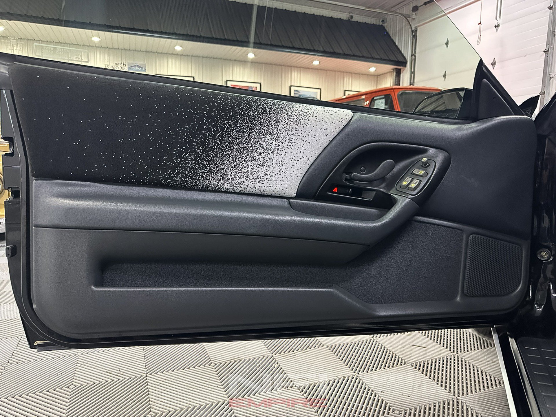 Used 1993 Chevrolet Camaro Z28 RWD image 31