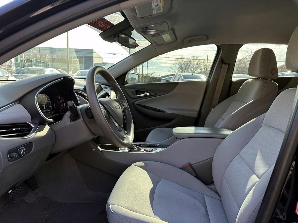 Used 2019 Chevrolet Malibu Hybrid image 14