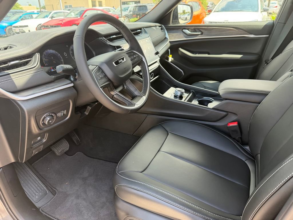 New 2026 Jeep Grand Cherokee Laredo RWD image 12