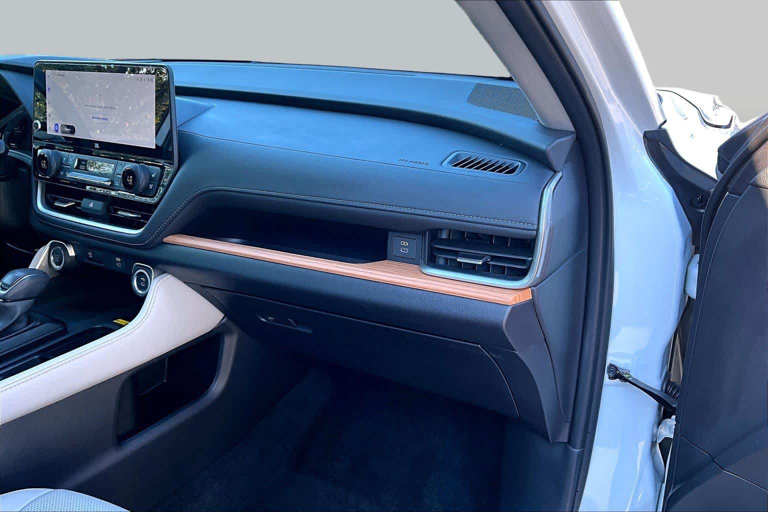 Used 2025 Toyota Grand Highlander AWD image 18